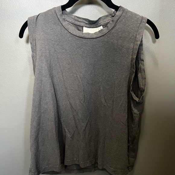 Soft linen tank. - Picture 1 of 3